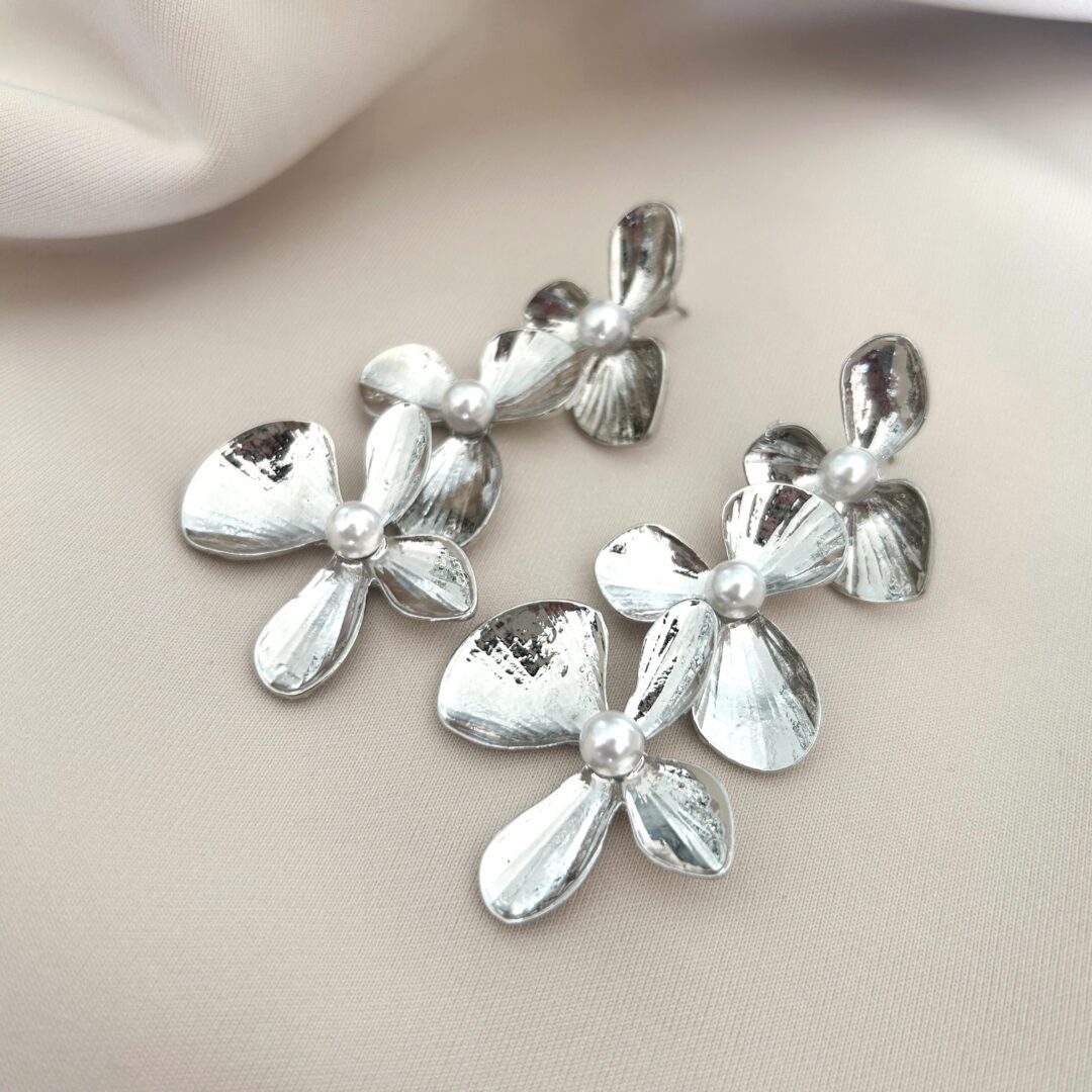 Flor de Plata Earrings - Imagen 2
