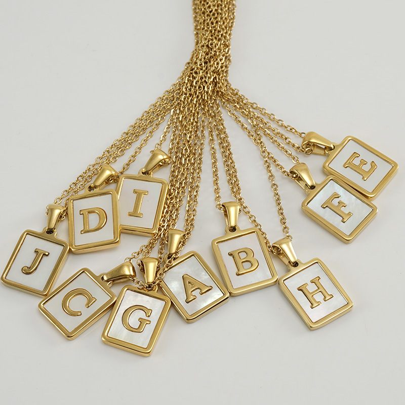Letter P Nacar Necklace - Imagen 2