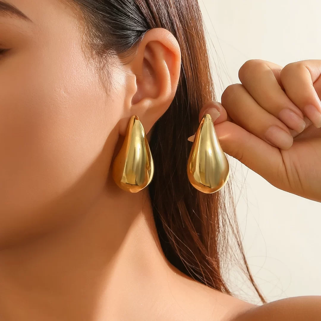 Gold Bold Earrings - Imagen 3